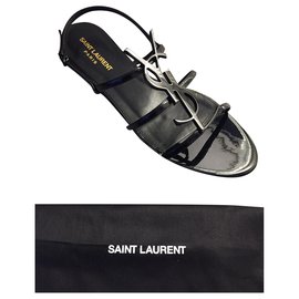 Yves Saint Laurent-Cassandra paint-Black