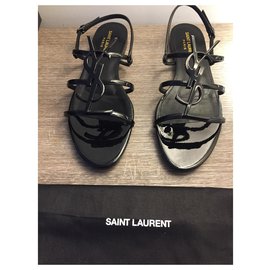 Yves Saint Laurent-Cassandra paint-Black