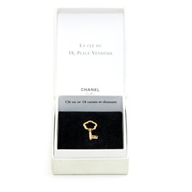Chanel-Vendome 18PENDENTE DE CHARME DE CHAVE DIAMANTE K-Dourado