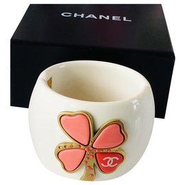 Chanel-Bracelet manchette Chanel-Doré,Blanc cassé,Corail