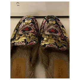 Gucci-Gucci - Zapatillas de corazón de jacquard floral con forro de piel de Princetown Zuecos mulas.37-Multicolor