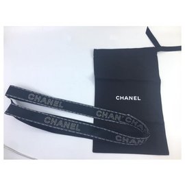 Chanel-Bolso de mano con cadena Chanel-Negro