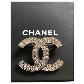 Autre Marque Chanel Brooch CC Prata