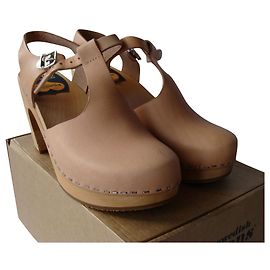 Swedish Hasbeens Clogs Beige