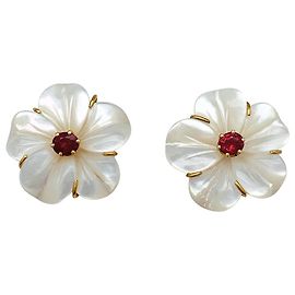 inconnue Orecchini "Fiori" in oro giallo, madreperla e rubicelle. Altro