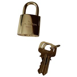 Bijou de sac Louis Vuitton Cadenas Doré en Acier Doré