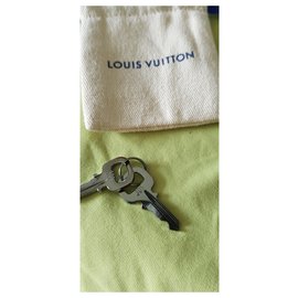Louis Vuitton-Cadenas-Plata