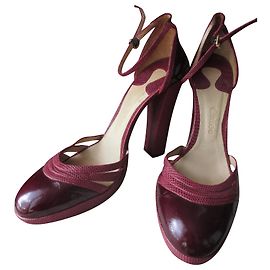 Chloé Pumps aus burgunderlack und Python Bordeaux