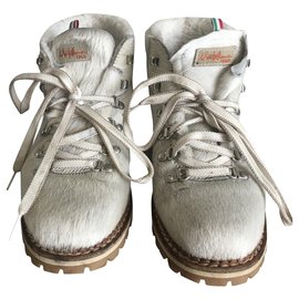 Autre Marque White Leather Ankle Boots White