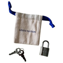 Louis Vuitton-Cadenas-Prata