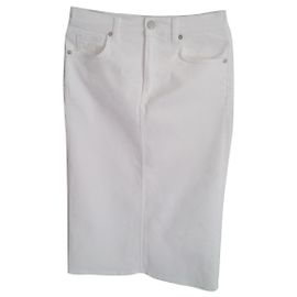 Cos Saia jeans de algodão de comprimento médio. Em condição totalmente nova. Branco