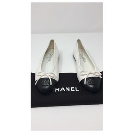 Chanel-CHANEL BALLET FLATS WEISS SCHWARZ BALLERINA NAGELNEU-Schwarz,Weiß