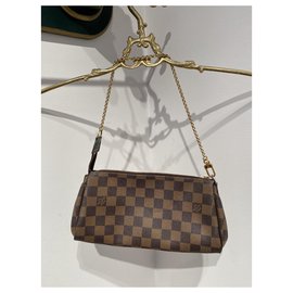 Louis Vuitton-Sacos de embreagem-Marrom