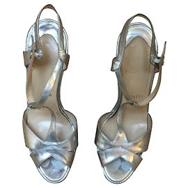 Christian Louboutin Sandali con zeppa in pelle argento Argento