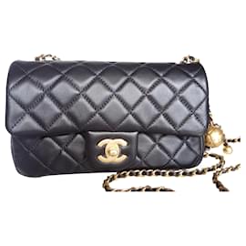 Chanel-Timeless - sac à rabat.-Noir