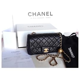 Chanel-Atemporal - bolso con solapa.-Negro