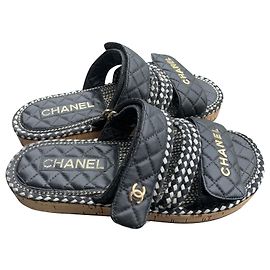 Chanel Maultiere Schwarz