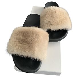 Givenchy Nerzpelzklappe Beige