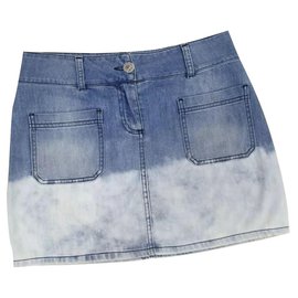 Chanel-Mini-jupe en jean boutonnée Chanel Sz 38-Bleu