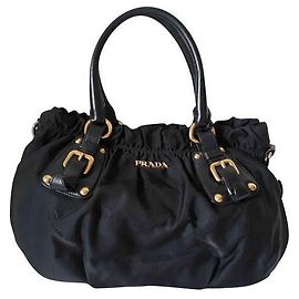 Borsa a mano Prada in nylon nero Nero