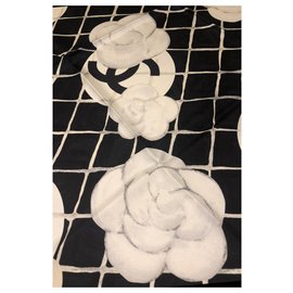 Chanel-CHANEL scarf with pure silk camellias-Multiple colors