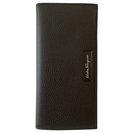Salvatore Ferragamo-Pebbled leather vertical wallet-Dark brown