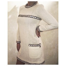 Chanel-Vestido de tweed Paris-Grécia-Cru