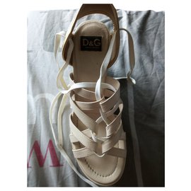 Dolce & Gabbana-Des sandales-Blanc cassé