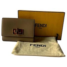 Fendi Peekaboo mittlere Geldbörse Grau