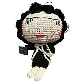 Boneca Chanel Coleção Gabrielle Chanel em Lã Preto Branco Vermelho Preto Branco Vermelho