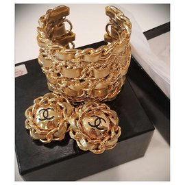 Chanel-Chanel Gold Vintage cuff bracelet-Golden