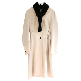 Yves Saint Laurent AW08 Manteau ajusté en laine crème à col en vison Écru