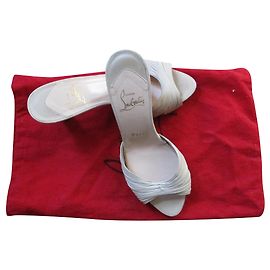 Christian Louboutin Mulas de couro bege, Pointure 36. Bege