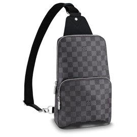 Louis Vuitton-Riñonera LV Avenue nuevo-Gris