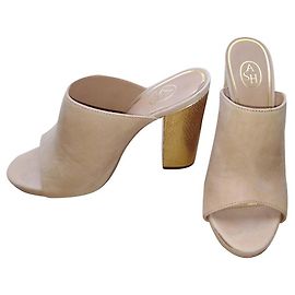 Model Roxanne Nude von Brand Ash Beige