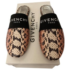 Givenchy Slippers Pink