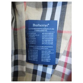 Burberry-Tamanho de jaqueta Burberry 40-Bege