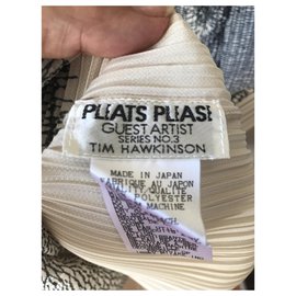Issey Miyake-robe Pleats Please, Guest Artist Tim Hawkinson, series No 3-Blanc cassé