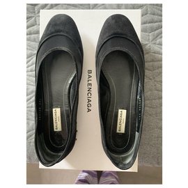 Balenciaga-Zapatos planos de ante y malla con tachuelas-Negro