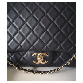 Chanel-Bolso clásico con solapa de viaje Chanel XXL-Negro