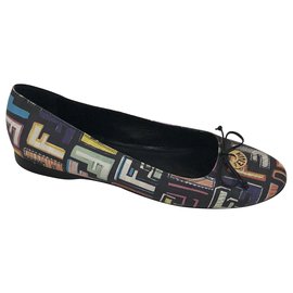 Fendi Flats Multiple colors