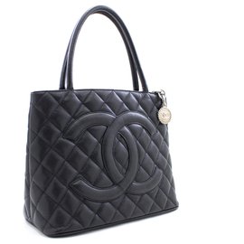 Chanel-Borsa shopping CHANEL con medaglione d'argento e tracolla nera-Nero