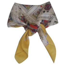 Hermès-Silk scarf "Histoire des cartes a jouer du XV au XXe ''-Yellow