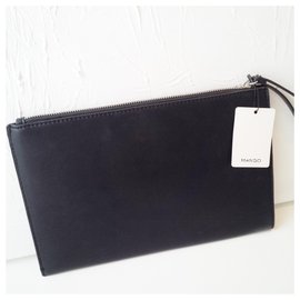 Mango-New with tag. Mango Play wristlet bag in faux leather. 30 x 19 cm.-Black