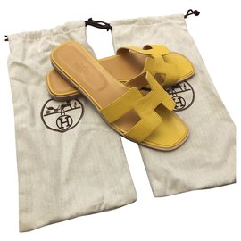 Mules Hermès en cuir jaune taille 40 Jaune