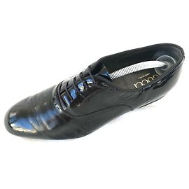 Gucci Schnürschuhe aus schwarzem Lackleder Größe 43 Schwarz