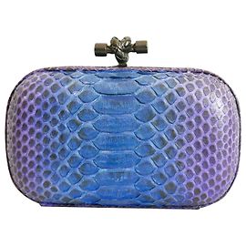 Bottega Veneta Clutch de nudo de pitón Azul
