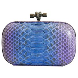 Bottega Veneta Python Knot Clutch Blau