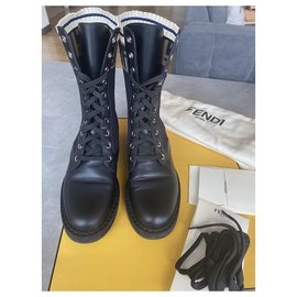 Fendi-FENDI ROCKOKO ANKLE BOOTS-Black