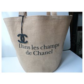 Chanel-CHANEL Neue Sammeltasche „In the Fields“ für Modenschauen GROSSES MODELL-Beige